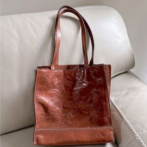 Patricia Nash Brown purse/tote bag with magnetic close inside pockets zip pouch